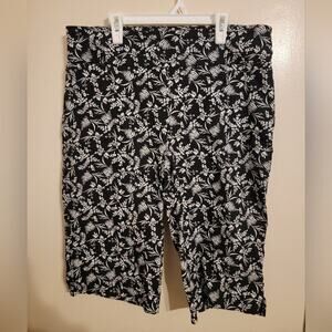 Women's Briggs Black and White flower Pull On Wide Leg Capris Size 12